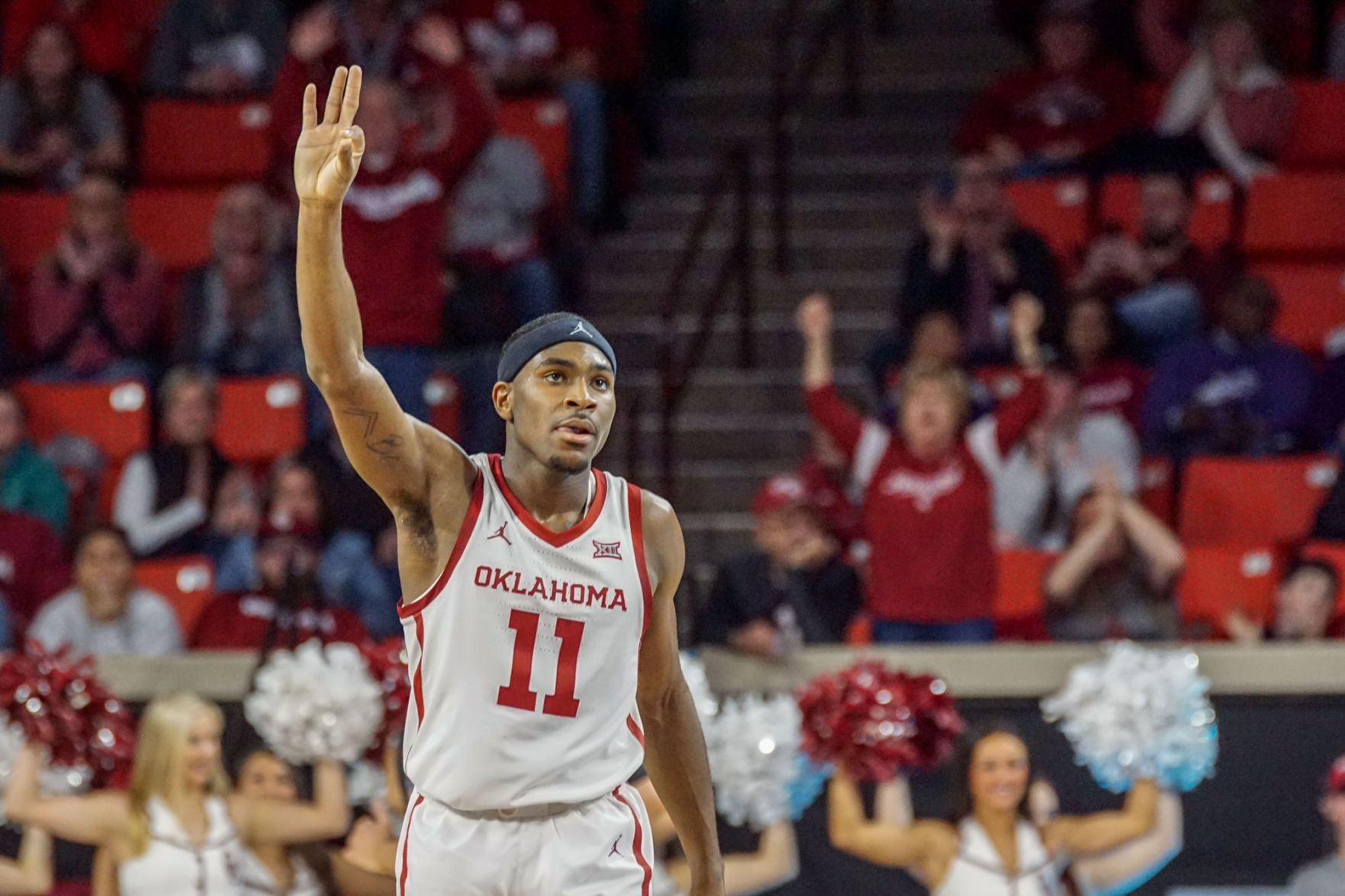De'Vion Harmon three